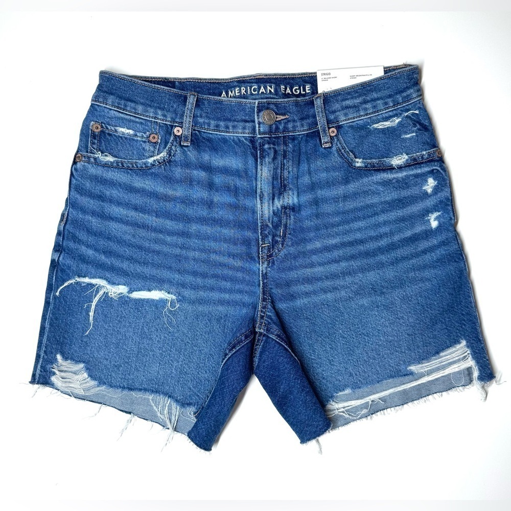 American Eagle Women’s Super High Rise
6 ‘’ Relaxed Shorts Size- 2